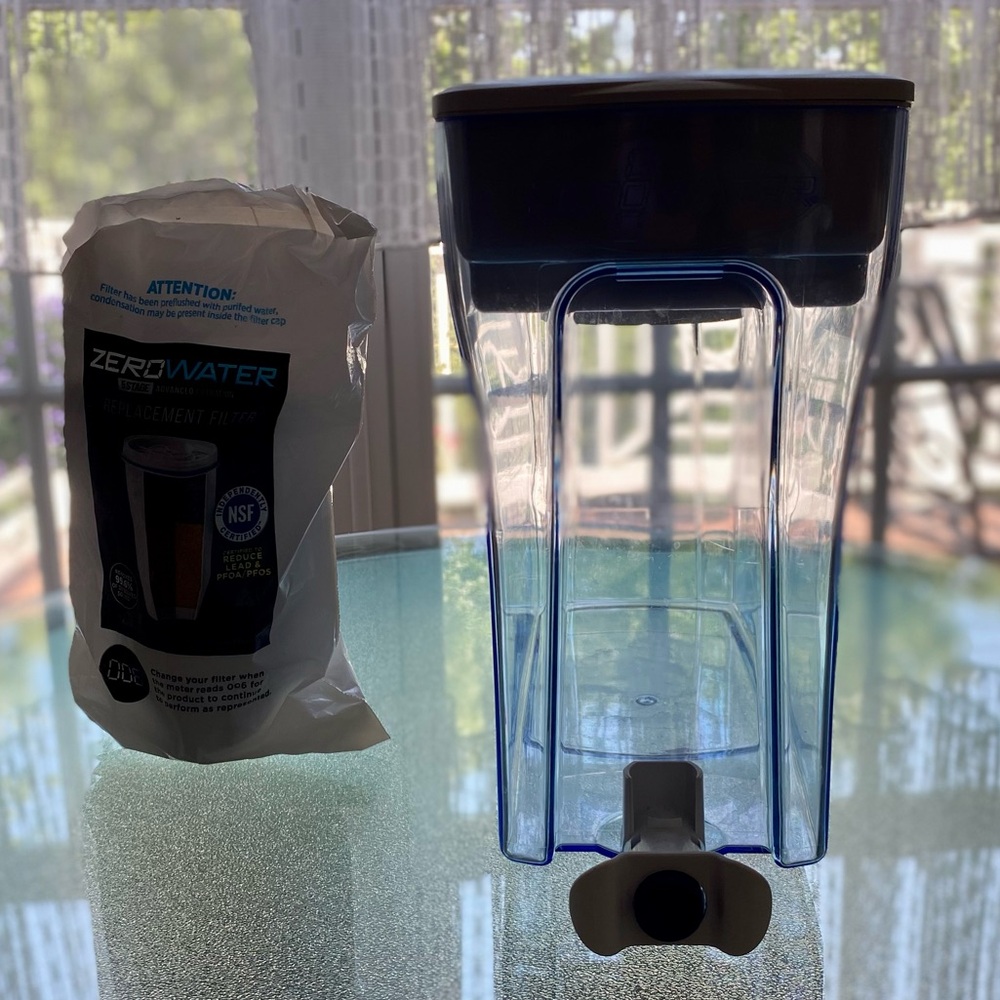 ZEROWATER 32 CUP READY READ WATER FILTRATION DISPENSER & FILTER